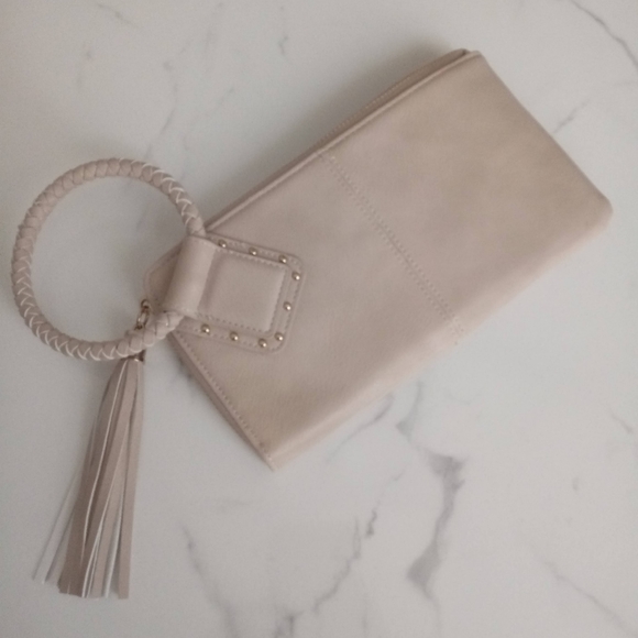 Handbags - NWOT VEGAN LEATHER WRIST CLUTCH WITH TASSEL